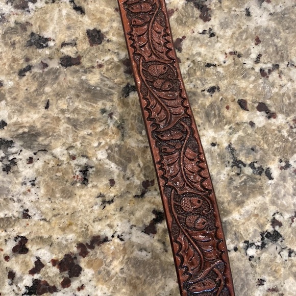 Vintage tooled leather belt - Picture 4 of 6